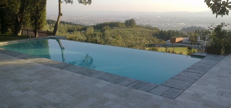 Piscine a sfioro