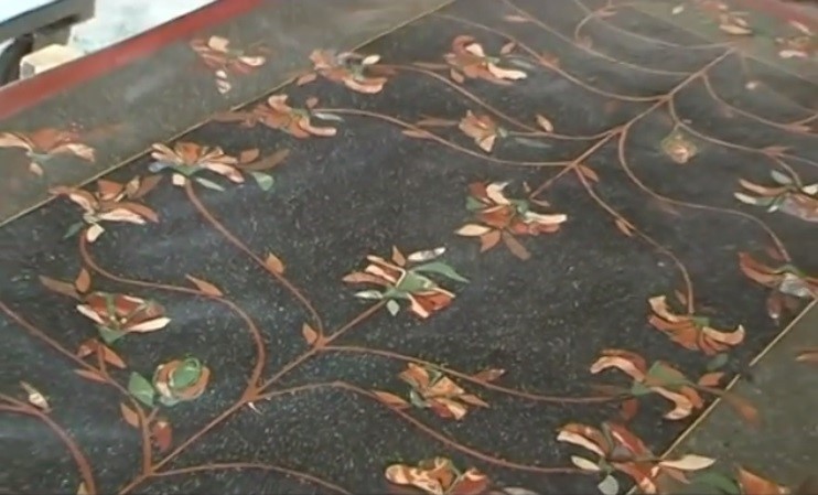 Cotto policromo intarsiato