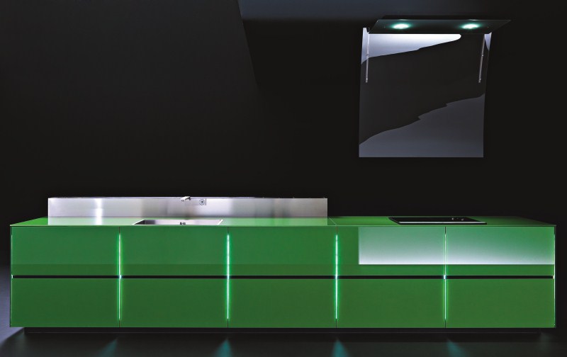 cucina con struttura in vetro